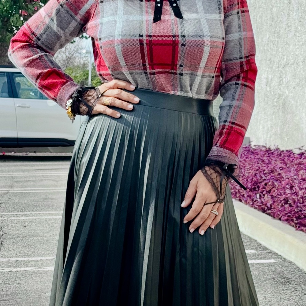 Elegant Black Pleated Skirt